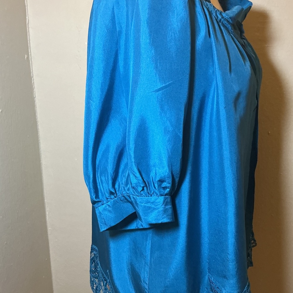 Ali Ro Vibrant 100% Silk Blue Blouse with Lace Hem - Picture 7 of 9